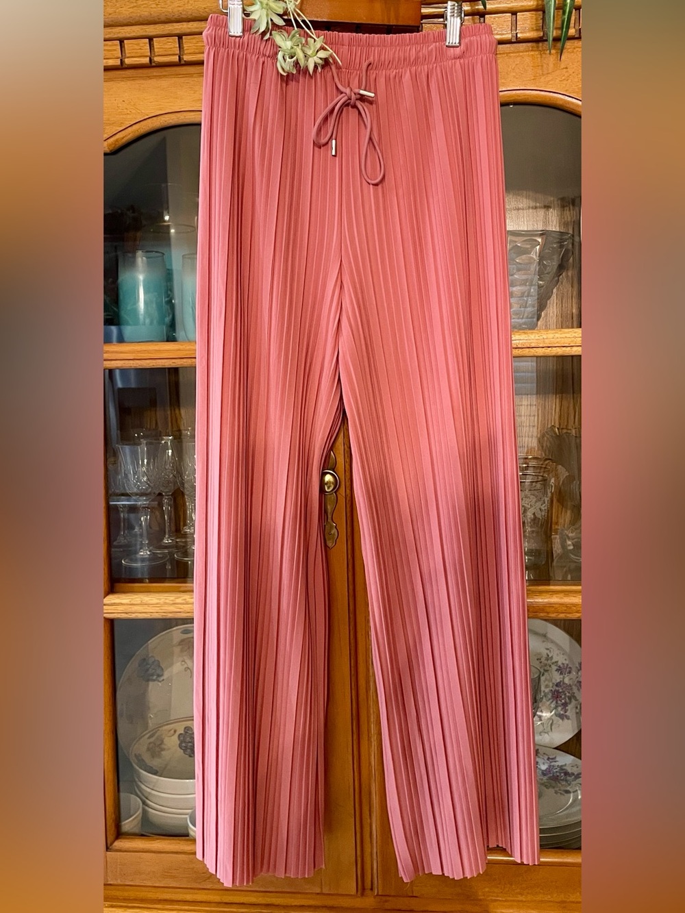 Made by JOHNNY Pleated Wide-Leg Drawstring Elastic waist OS Pants in Dusty Rose